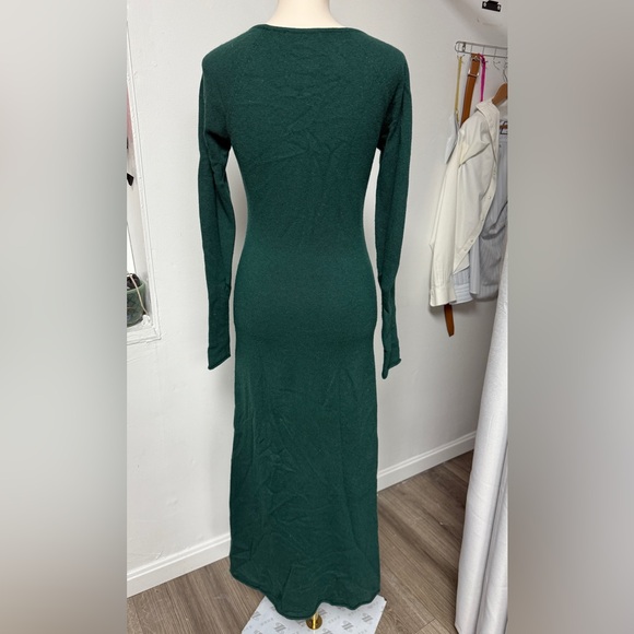 NWT Reformation
Jennita Cashmere Midi-Dress Green Small $378 - Picture 5 of 5